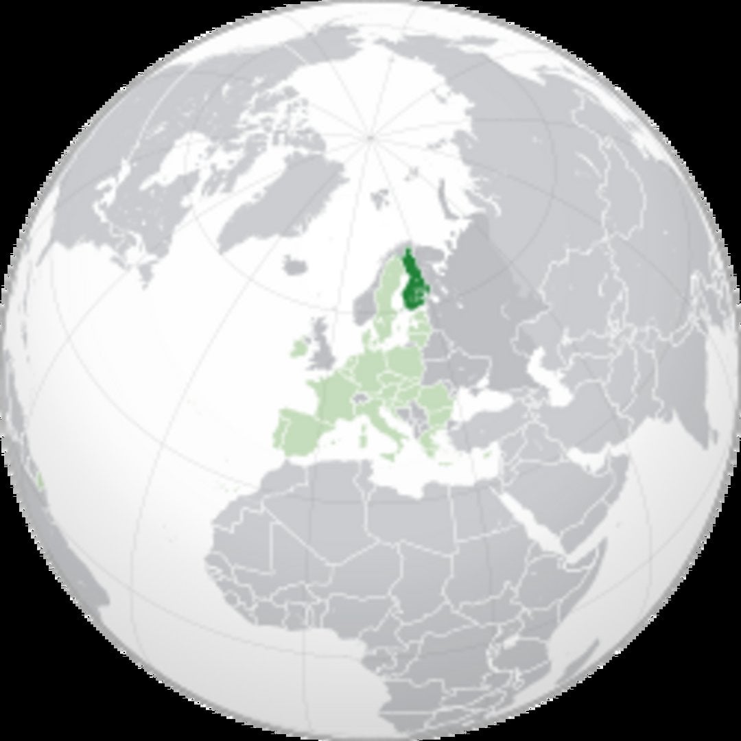 Orthographic globe map with Finland marked in dark green and other European Union member states in light green, centered on E