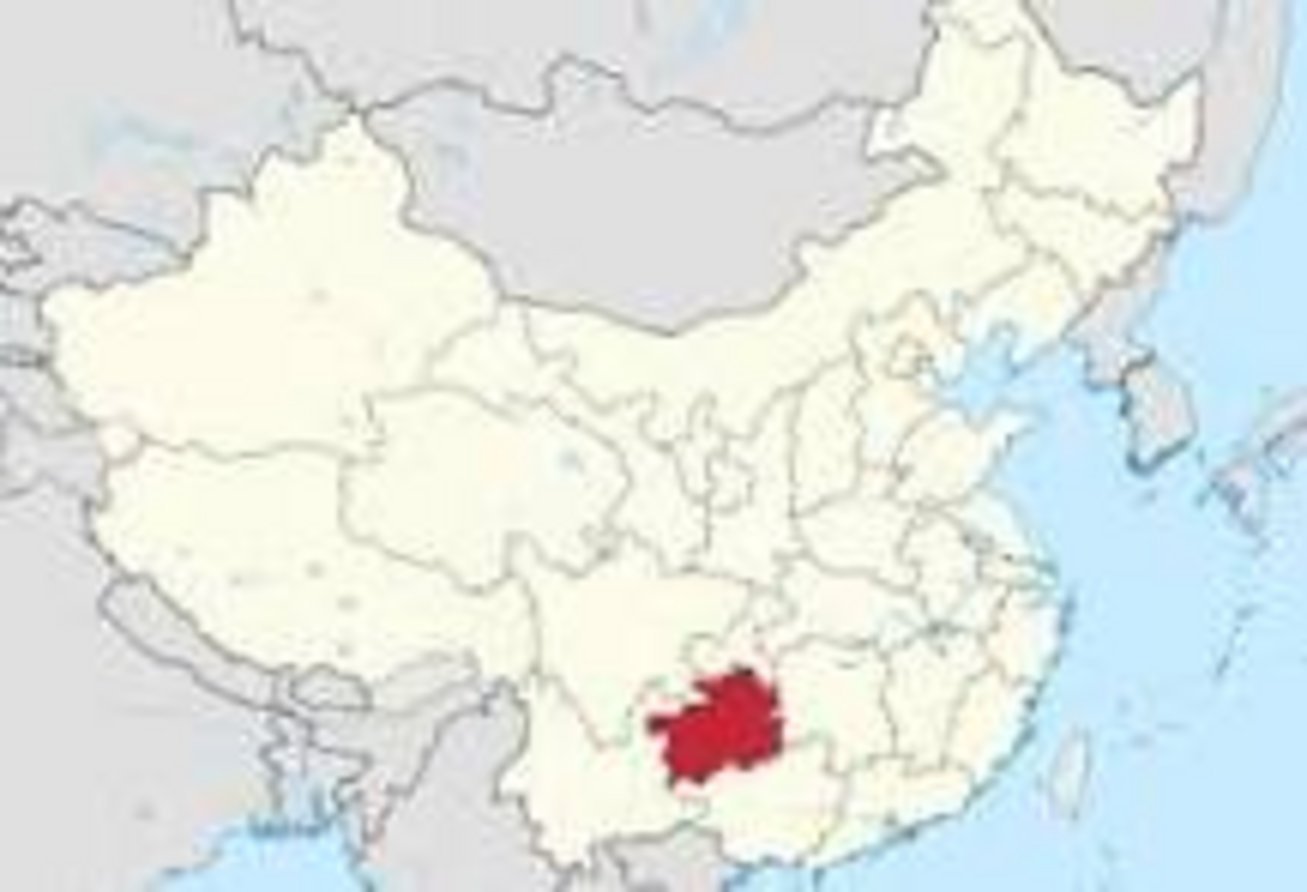 Map of China with Guizhou Province marked in red, located in south-central China, bordered by Yunnan, Sichuan, Chongqing, Hun
