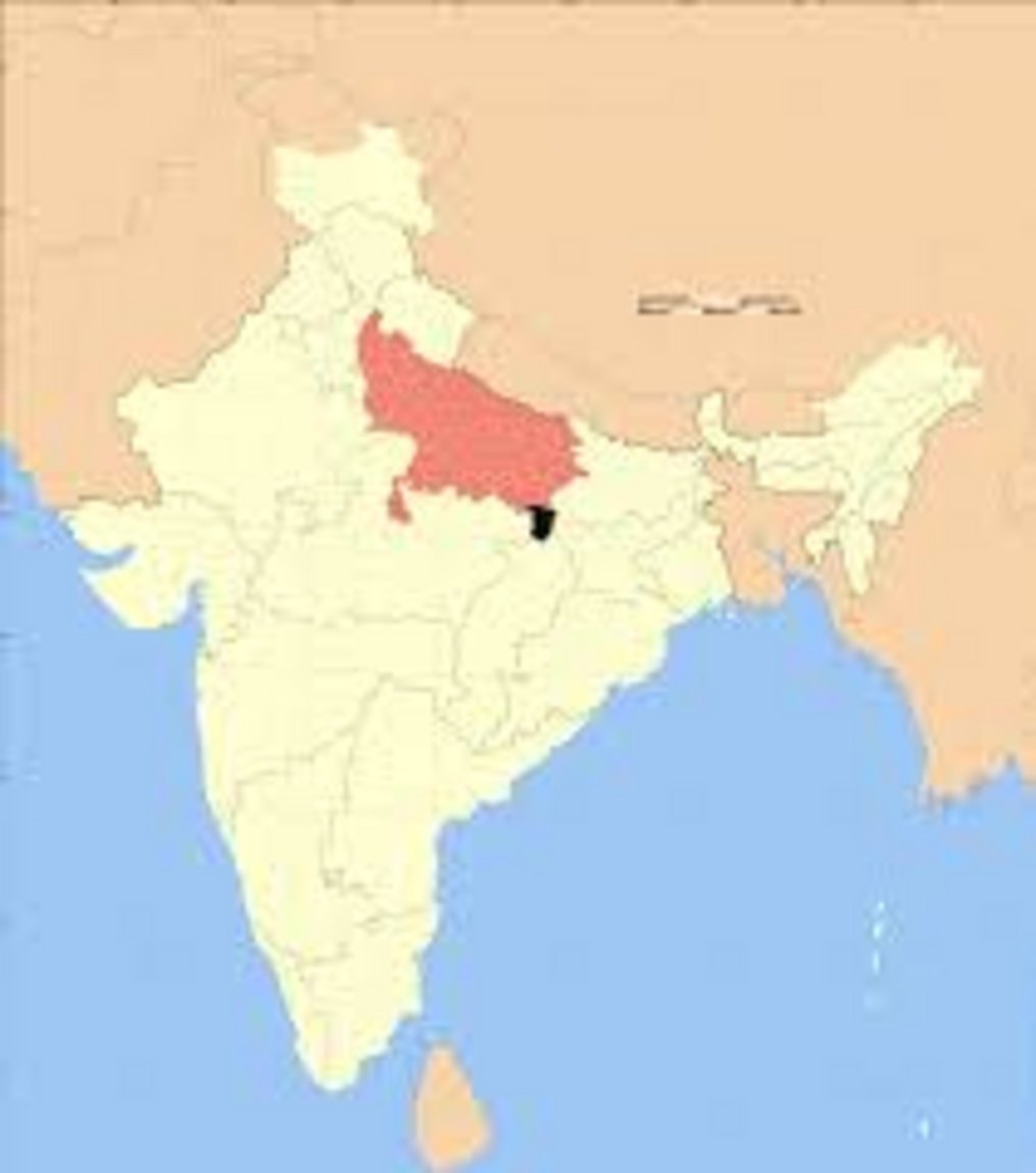 Map of India with Uttar Pradesh state highlighted in red, Varanasi marked in black, surrounded by neighboring states and coun