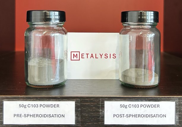Two glass jars containing 50g Metalysis C103 niobium alloy powder side by side: pre-spheroidisation left, post-spheroidisatio