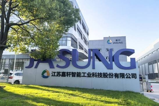 JASUNG sign in blue letters outside 江苏嘉轩智能工业科技股份有限公司 headquarters building with glass facade and green lawn
