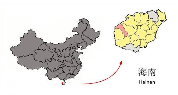 Political map of China with Hainan Province isolated in detailed inset, showing administrative subdivisions in yellow with pi